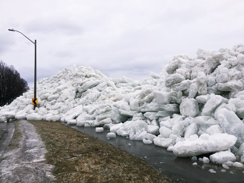 40 Foot Ice Tsunami Crashing Shores of Lake Erie INCPak