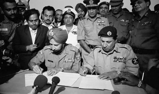 Pakistani Army Surrenders at Dhaka 16th December 1971