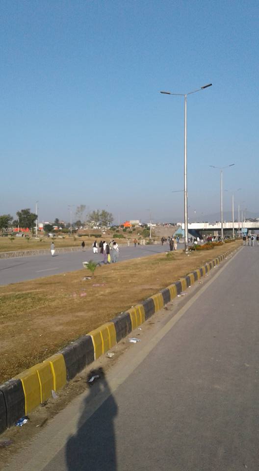 Islamabad: Tehreek-i-Labaik Ya Rasool Allah (TLY) Dharna update