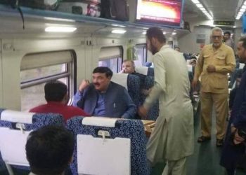 Railway Minister Sheikh Rasheed travelling from Rawalpindi to Lahore via Parlour car as an ordinary person. 