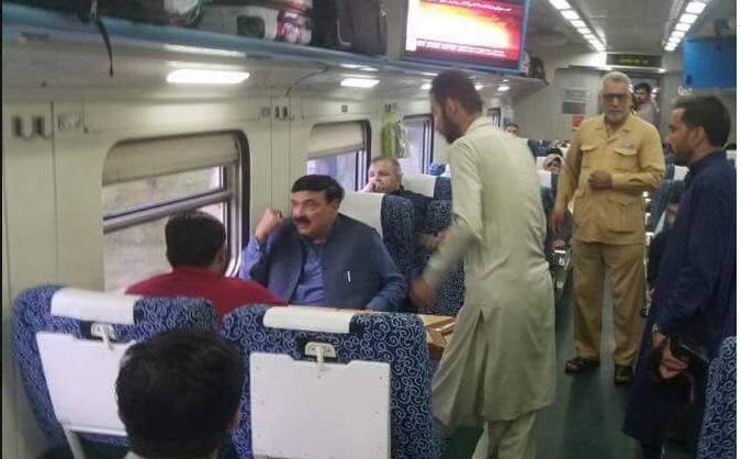 Railway Minister Sheikh Rasheed travelling from Rawalpindi to Lahore via Parlour car as an ordinary person. 