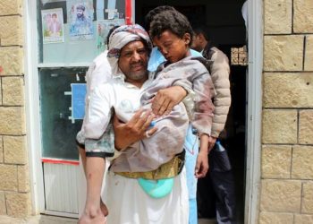 yemen bus AFP / STRINGERA man transports a child to a hospital after he was wounded in a reported air strike in Saada on August 9, 2018