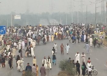 Twitter is on Fire [ TLP Protest Faizabad / Lahore / Karachi ]