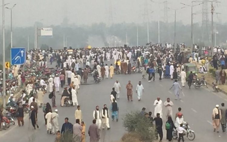 Twitter is on Fire [ TLP Protest Faizabad / Lahore / Karachi ]