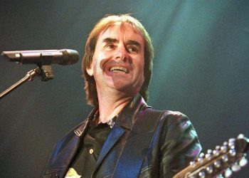 Chris De Burgh To Be Honored With Lifetime Achievement Award