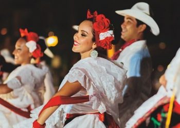 Veracruz Dancers Set Guinness World Record with La Bamba