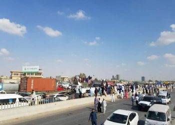 Protest outside Bahria Town Karahi, Motorway M9 Blocked