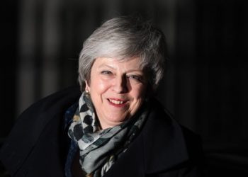 Theresa May defeats leadership challenge by 83 votes