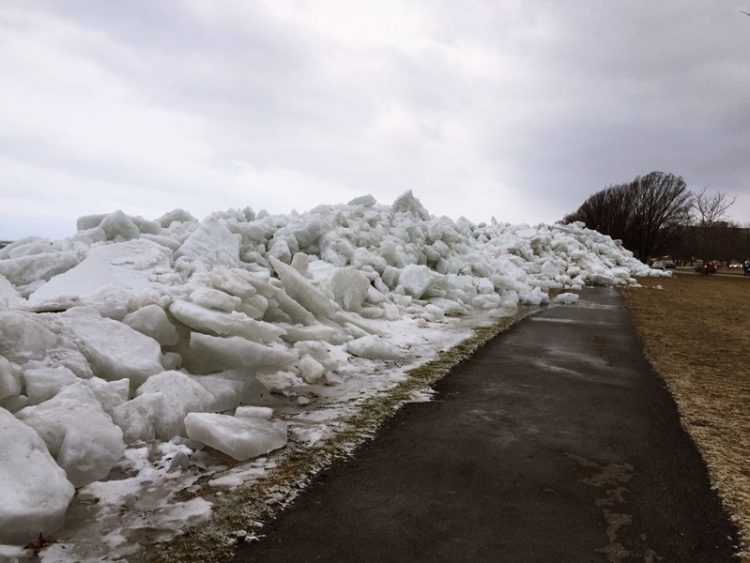 40 Foot Ice Tsunami Crashing Shores Of Lake Erie - INCPak