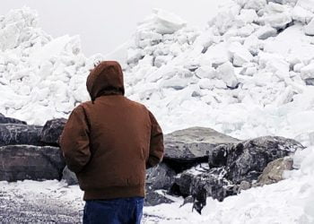 40 Foot Ice Tsunami Crashing Shores of Lake Erie