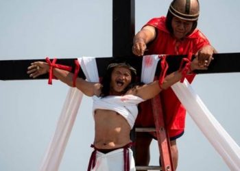 Ruben Enaje marks Good Friday by actual crucifixion: Philippines