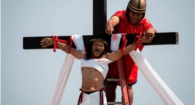 Ruben Enaje marks Good Friday by actual crucifixion: Philippines