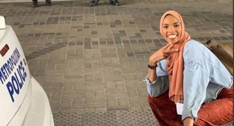 Shaymaa Posed with Smile in the face of bigotry