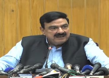 Quetta-Taftan train service suspended: Sheikh Rasheed