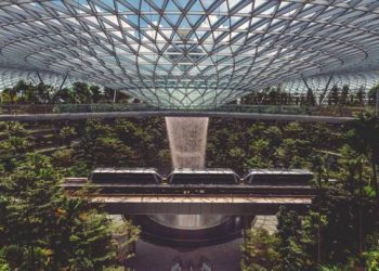 Singapore Airport Opens World's Largest Indoor Waterfall