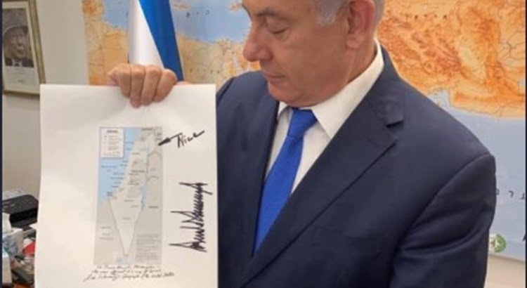 Trump Signs Nice on Map Presenting Golan As Part of Israel