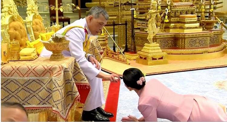 Thai King Vajiralongkorn Marries Bodyguard