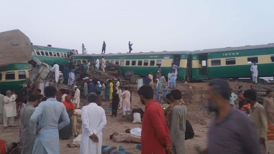 Akber Bugti Lahore/Quetta bound Express had an accident with a goods train near Sadiqabad, Punjab killing 21 people and injuring 90 passengers. 