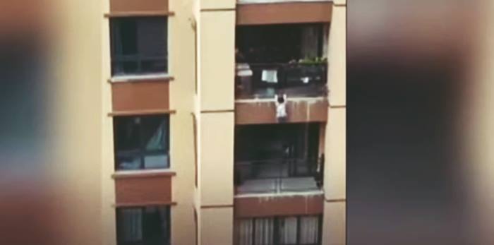 Three Year Old Chinese Toddler Survives Six Storey Fall