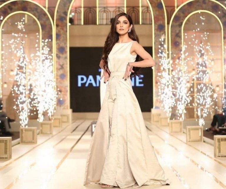 Maya Ali Flaunts Her Radiating Hair At Bridal Couture Week - INCPak