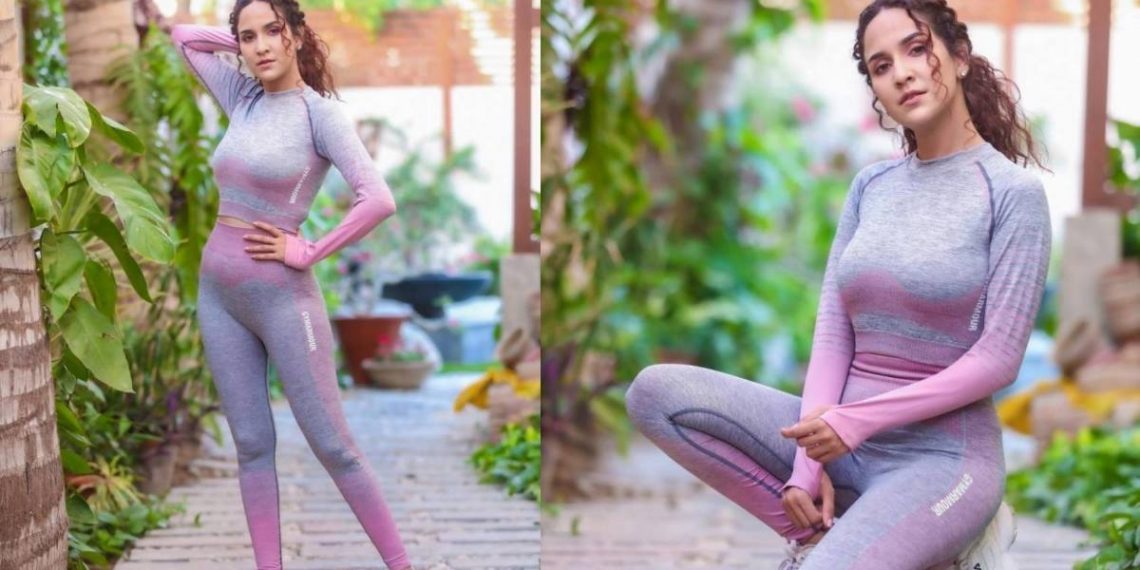 Actress Anoushay Abbasi wearing gym outfit pictures