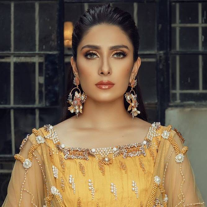 Ayeza Khan Celebrates 10 Million Instagram Followers - INCPak