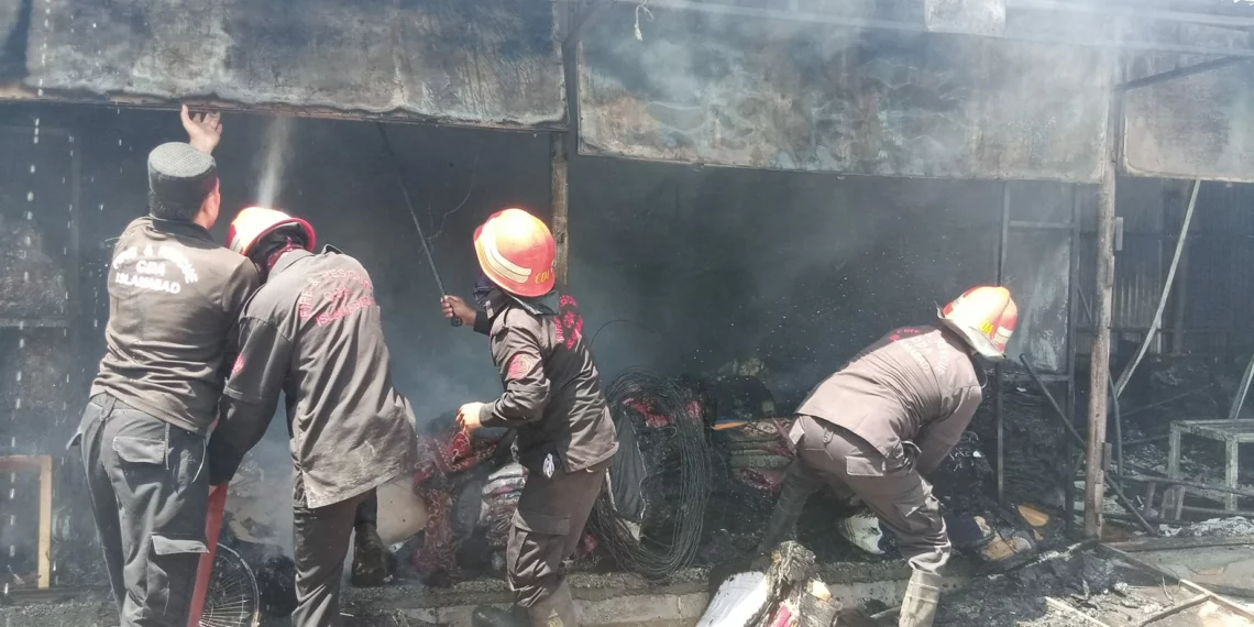 Fire erupted at Itwar Bazaar Peshawar Mor, Islamabad