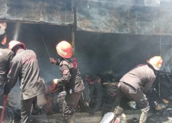 Fire erupted at Itwar Bazaar Peshawar Mor, Islamabad