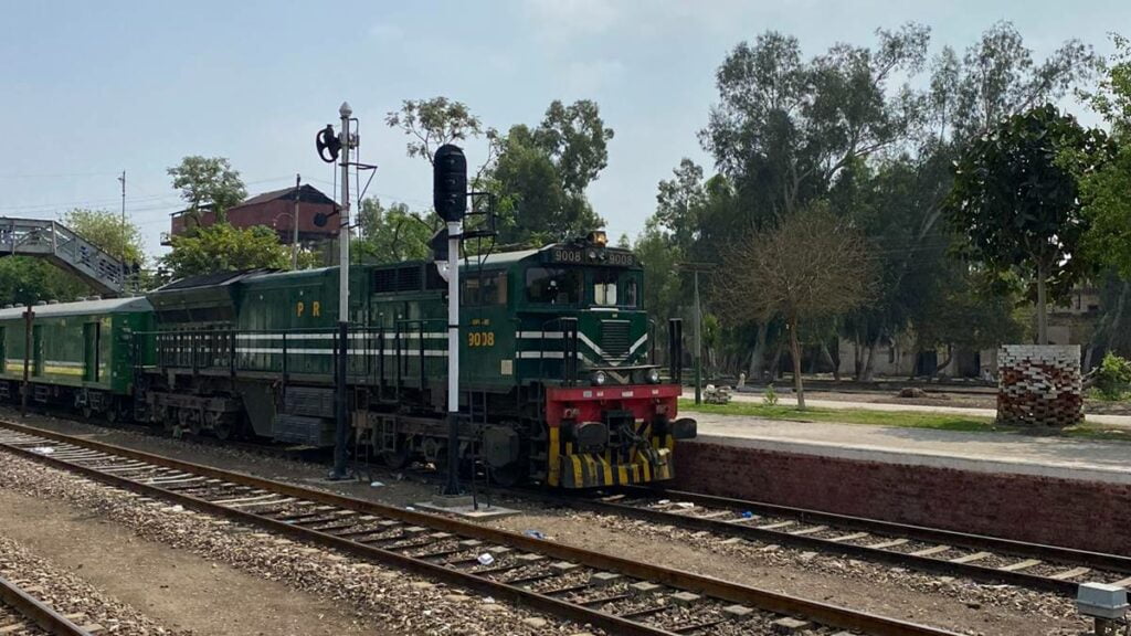 Bahauddin Zakariya Express