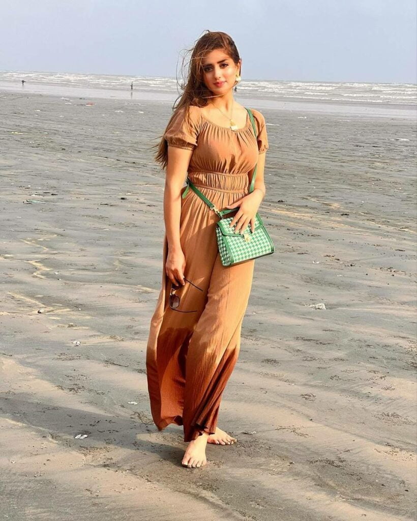 Jannat Mirza, Beach Pictures