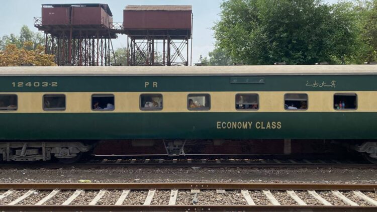 Mohenjo Daro Express, Pakistan Railways