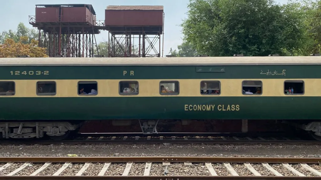 Pakistan Railways, Trains Delayed, Trains