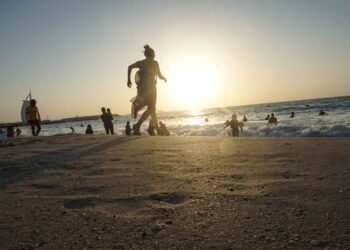 Dubai Closes Beaches, Parks and Markets Due to Bad Weather Conditions