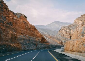 UAE Closes All Roads to Valleys and Mountains Due to Heavy Rain