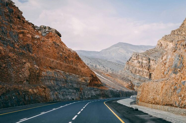 UAE Closes All Roads to Valleys and Mountains Due to Heavy Rain