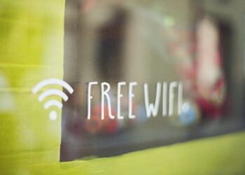 KP Govt to Introduce Free WiFi in Peshawar Parks