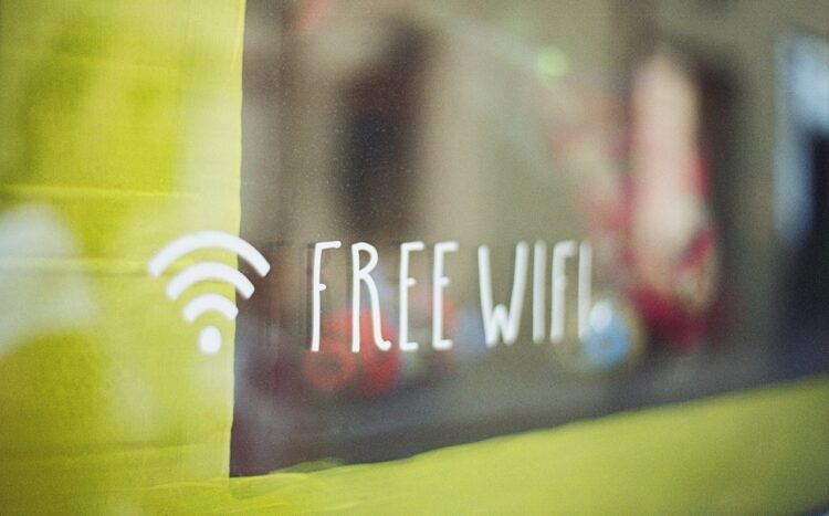 KP Govt to Introduce Free WiFi in Peshawar Parks