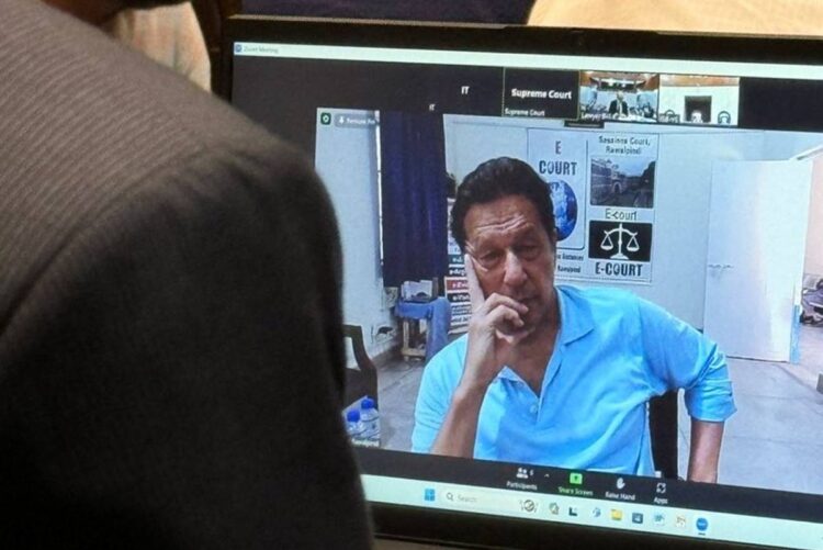 Imran Khan's Leaked Image From the Courtroom Goes Viral