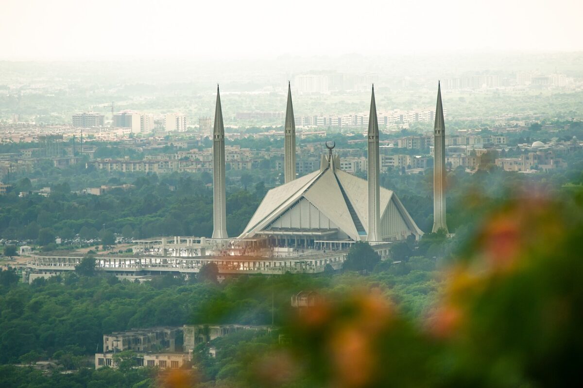 Foreign National Robbed By Fake Police Officers in Islamabad