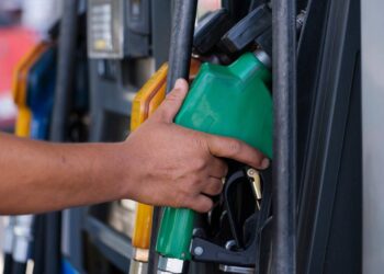 Petrol Prices Likely to Fall By Rs. 5 Per Litre