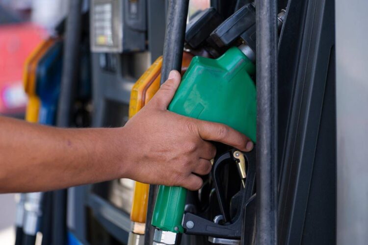 Petrol Prices Likely to Fall By Rs. 5 Per Litre