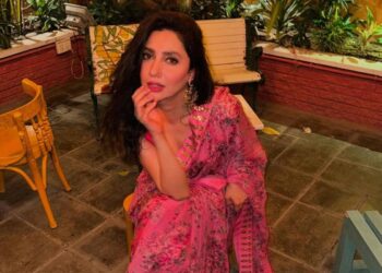 Mahira Khan Stuns Fans in Latest Pictures