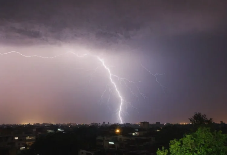 Weather Update: Rain, Gusty Winds Expected in Lahore and Parts of Punjab