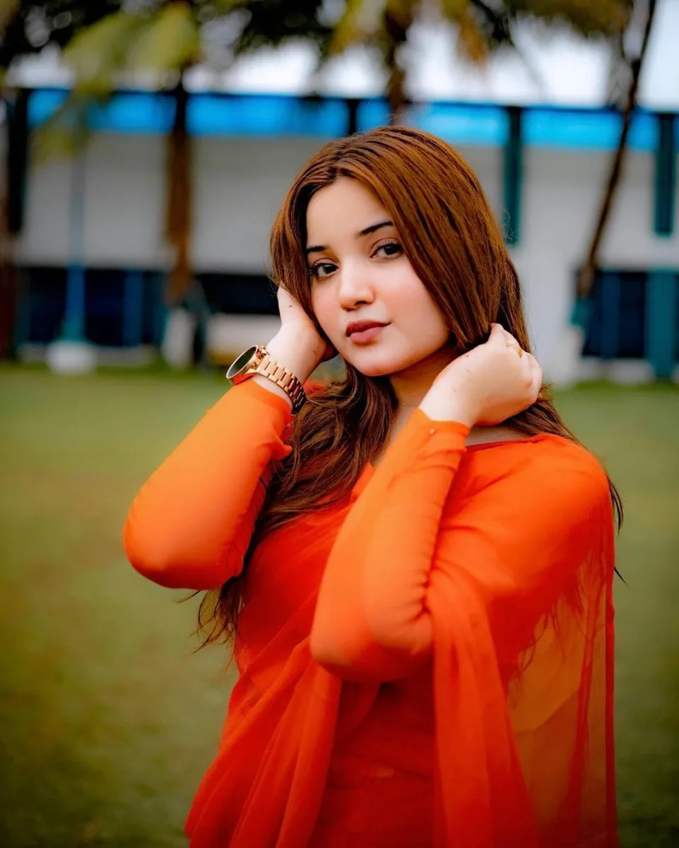 Meet the stunning rabeeca khan wearing orange outfit - source instagram @raveeckhan