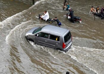 Heavy Rains In Karachi, Bringing City to a Standstill