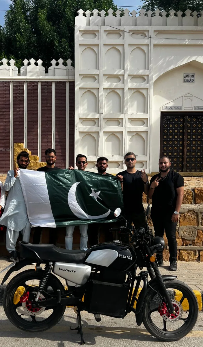 Vlectra in hyderabad, team holidng pakistani flag