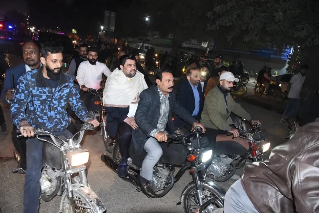 Governor Tessori Celebrates Mohajir Culture Day with Enthusiastic Bike Ride